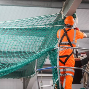 High-Altitude Work Safety Netting with Reinforced Load Control